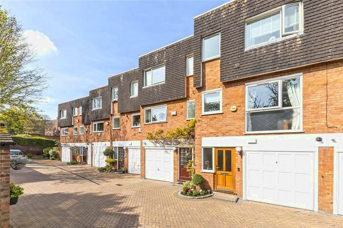 4 Bedroom Town House To Rent In Westleigh Avenue, Putney, SW15