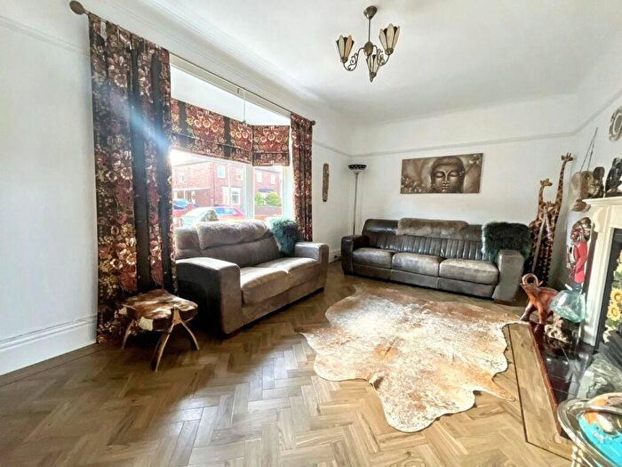 3 Bedroom Semi-Detached House For Sale In Hartleyburn Avenue, Hebburn, NE31