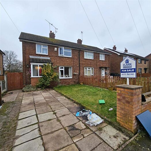 3 Bedroom Semi-Detached House For Sale In Lawnwood Avenue, Elkesley, Retford, DN22