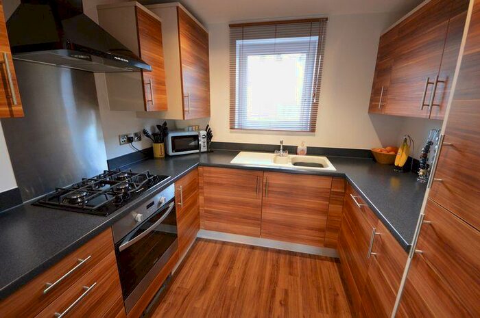 2 Bedroom Flat To Rent In Principal Court, Tudor Crescent, PO6