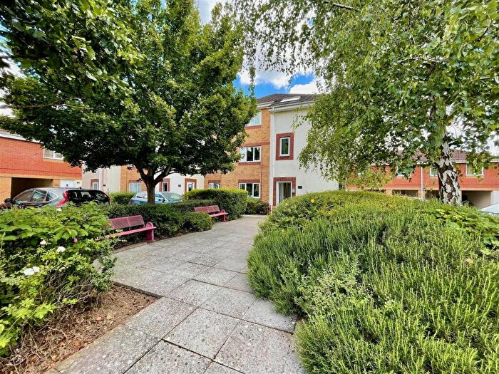 2 Bedroom Flat To Rent In Redshank Court, Thatcham, RG19