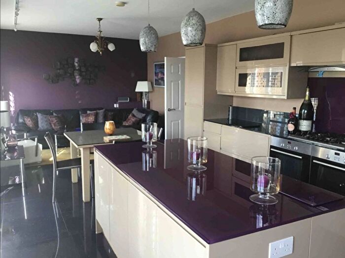 3 Bedroom Flat To Rent In Crownfields, Sevenoaks, Kent, TN13