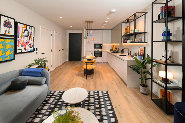 1 Bedroom Apartment For Sale In Heron Wharf, Leven Road, London, E14
