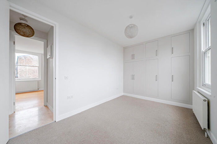 1 Bedroom Apartment For Sale In Vestry Road, London, SE5