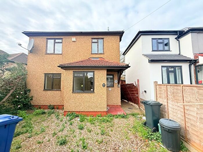 2 Bedroom Detached House For Sale In Killowen Avenue, Northolt, UB5