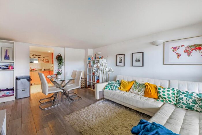 2 Bedroom Apartment To Rent In River View Heights, Bermondsey, SE16