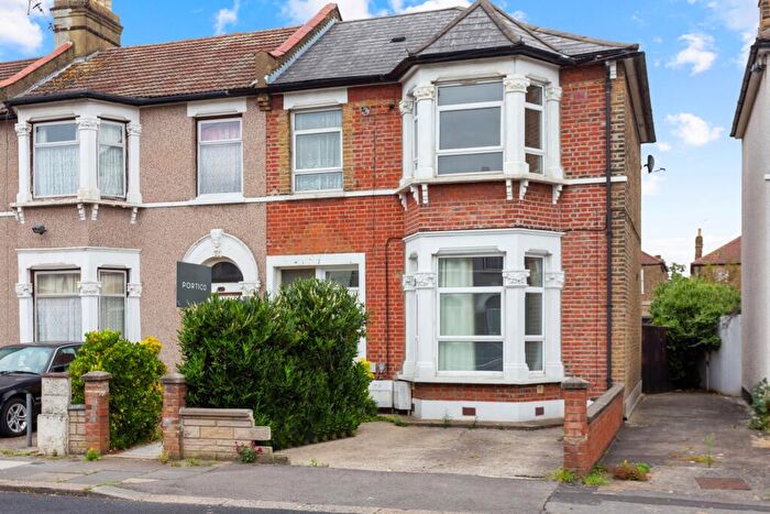 2 Bedroom Flat To Rent In Dalkeith Road, Ilford, IG1