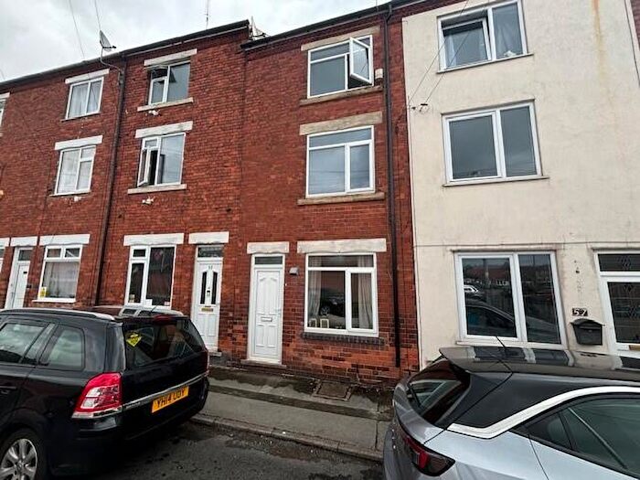 3 Bedroom Terraced House To Rent In Silk Street, NG17