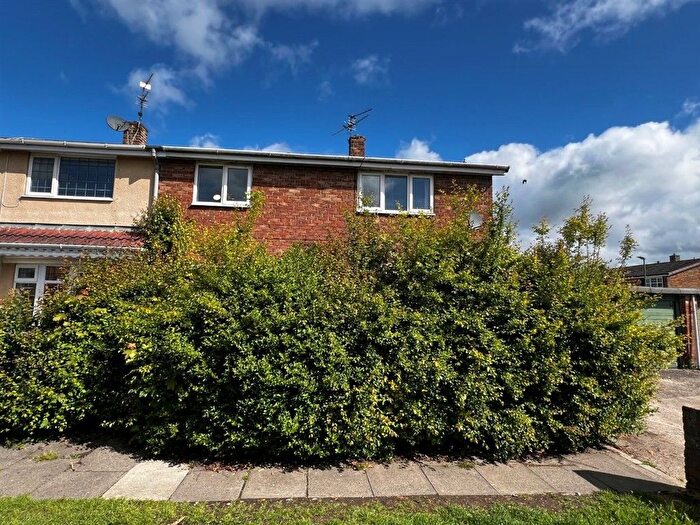 3 Bedroom End Of Terrace House For Sale In Arrowsmith Square, Newton Aycliffe, DL5