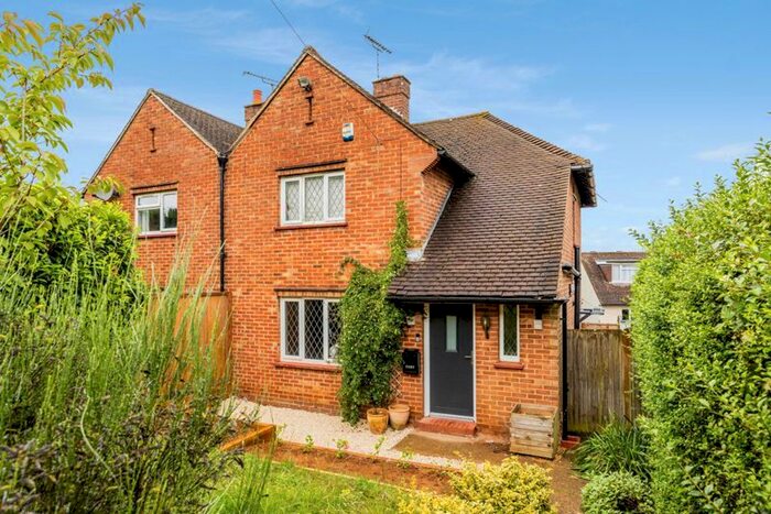 3 Bedroom Semi-detached House For Sale In Coneybury, Bletchingley, RH1