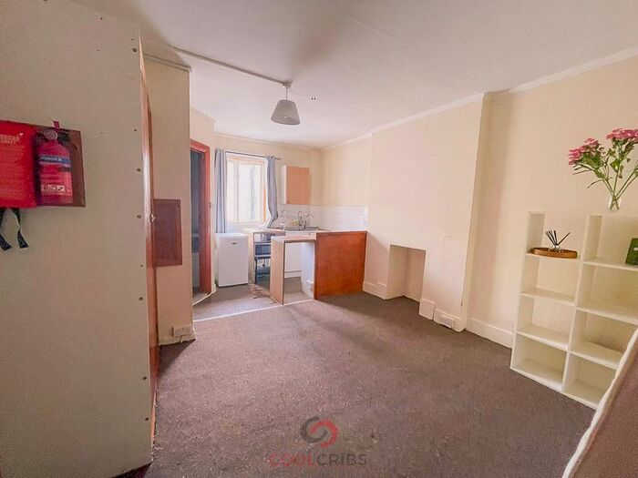 Studio To Rent In Sussex Gardens, London, W2