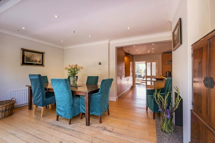 4 Bedroom Town House To Rent In Kelvedon Close, Kingston Upon Thames, KT2