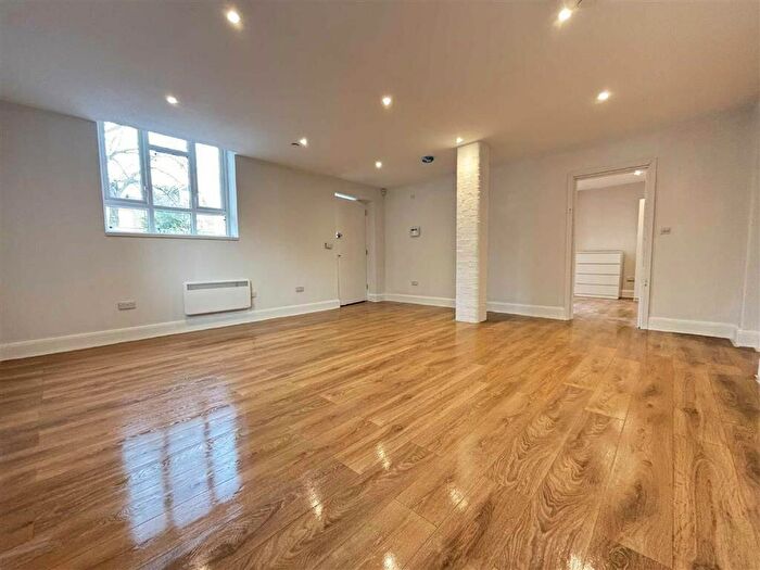 1 Bedroom Flat To Rent In Upper Richmond Road West, Upper Richmon Road West, SW14