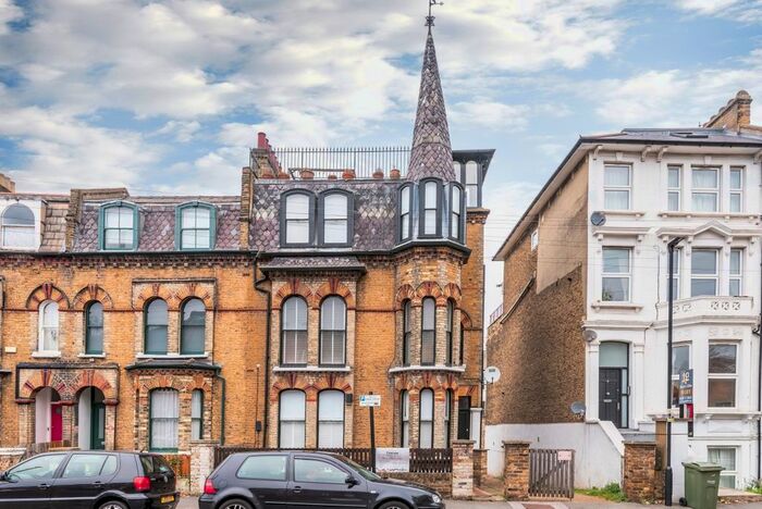 1 Bedroom Flat For Sale In Haselrigge Road, London, SW4