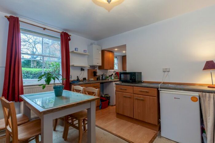 2 Bedroom Flat For Sale In Warnborough Road, Oxford, OX2