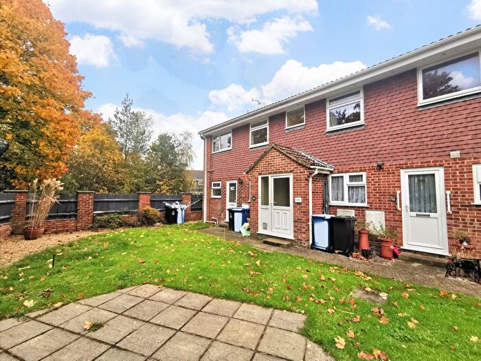 2 Bedroom Flat To Rent In Redhoave Road, Poole, BH17