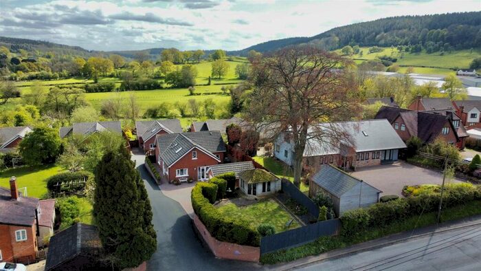 3 Bedroom Detached Bungalow For Sale In Casita Drive, Longhope, GL17