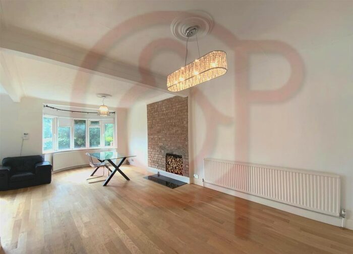 4 Bedroom Detached House To Rent In St Dunstans Gardens, Acton, W3
