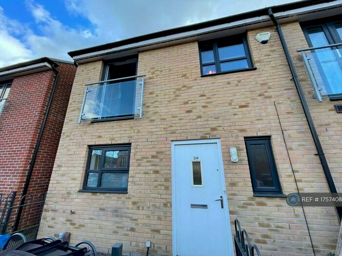 3 Bedroom Terraced House To Rent In Hatton Gardens, Salford, M7
