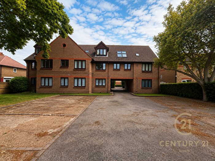 1 Bedroom Flat For Sale In Farm Road Esher, KT10
