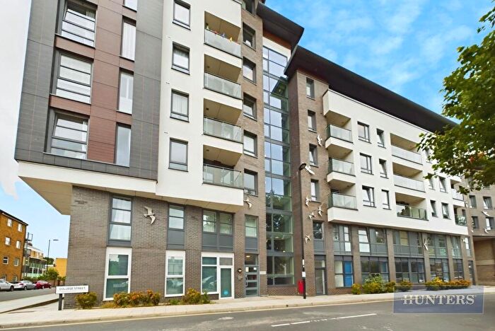 2 Bedroom Flat For Sale In Empress Heights, College Street, Southampton, SO14