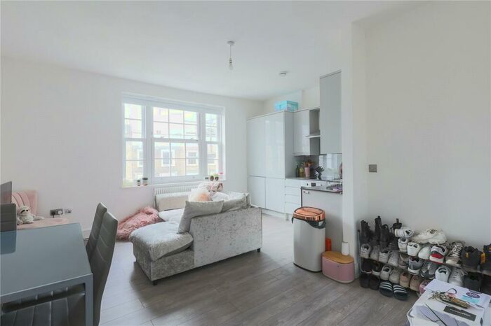3 Bedroom Duplex To Rent In York Way, Camden, London, N7