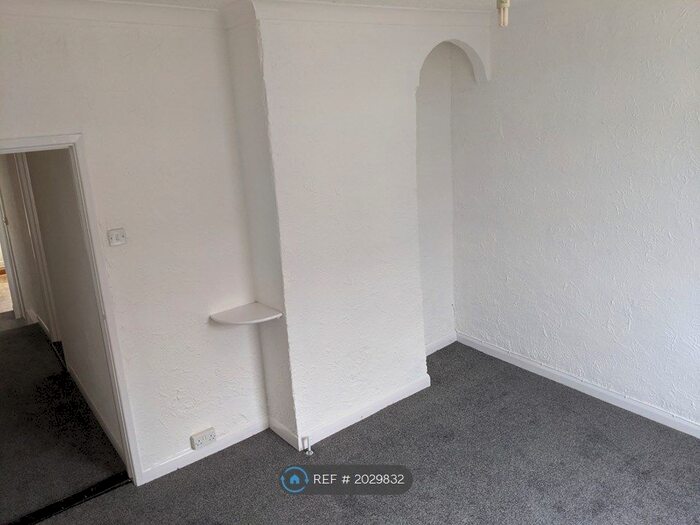 1 Bedroom Flat To Rent In Albert Road, Southsea, PO4