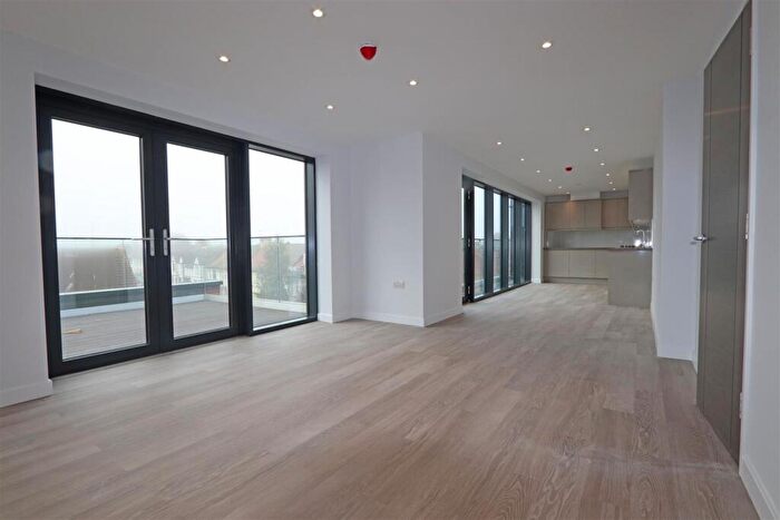 2 Bedroom Flat To Rent In London Road, Westcliff-On-Sea, SS0