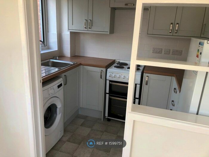 1 Bedroom Flat To Rent In Stephens Court, Romsey, SO51