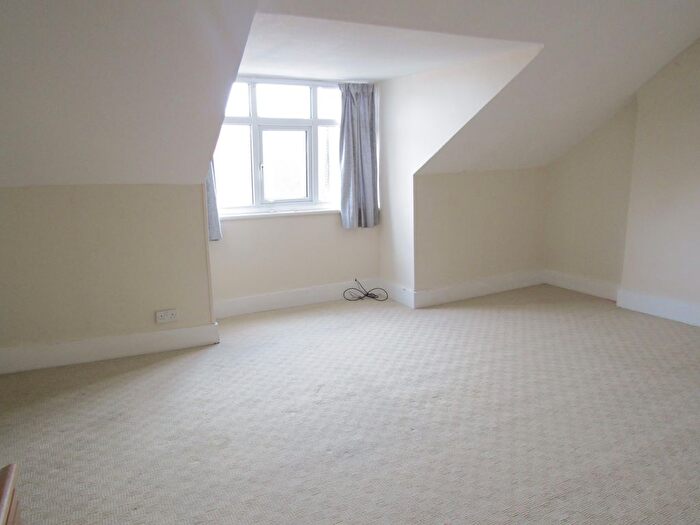 3 Bedroom Flat To Rent In Connaught Avenue, Frinton-On-Sea, CO13
