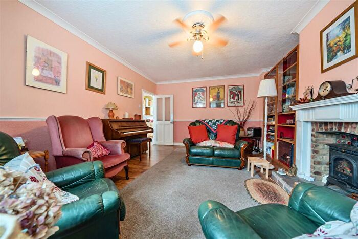 2 Bedroom Bungalow For Sale In Seddon Road, Morden, SM4