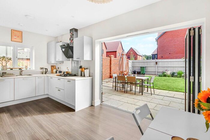 3 Bedroom Detached House For Sale In Paddock Way, Crowthorne, RG45