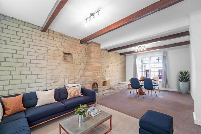 4 Bedroom Cottage To Rent In New Street, Rochdale, OL12