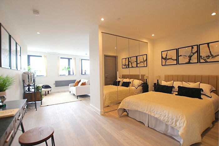 1 Bedroom Flat To Rent In High Street, Waltham Cross, EN8