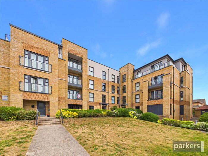 2 Bedroom Apartment To Rent In Broad Lane, Bracknell, Berkshire, RG12