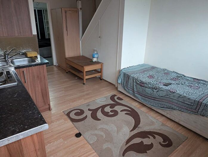 1 Bedroom Flat To Rent In Wheatlands, Hounslow, TW5
