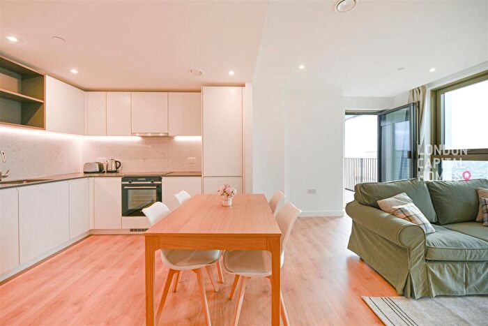 1 Bedroom Apartment To Rent In One Thames Quay, Marsh Wall, London, E14