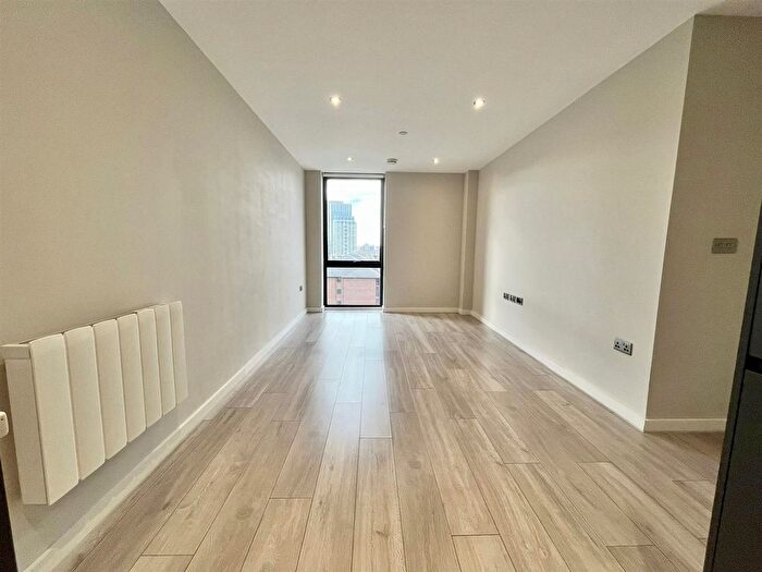 2 Bedroom Flat To Rent In Jesse Hartley Way, Liverpool, L3