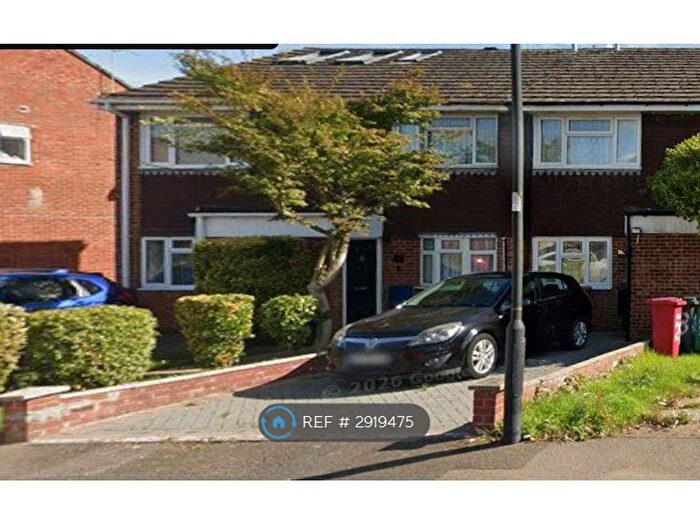 3 Bedroom Terraced House To Rent In Severn Crescent, Slough, SL3