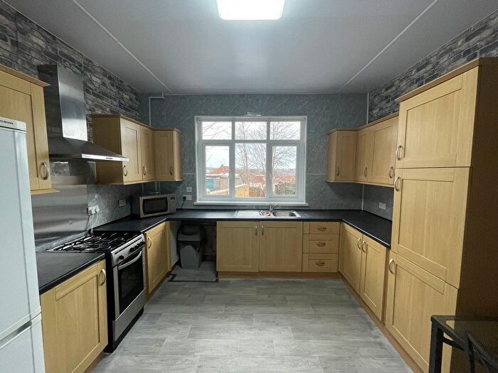 3 Bedroom End Of Terrace House To Rent In Shiregreen Lane, Sheffield, S5