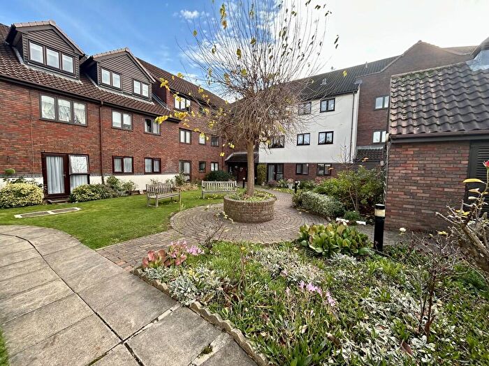 1 Bedroom Apartment For Sale In Farm Hill Road, Waltham Abbey, EN9