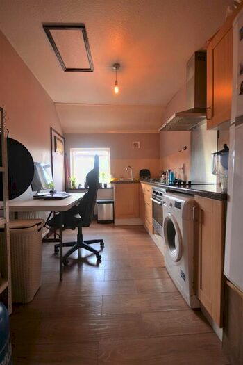 1 Bedroom Studio To Rent In London Road, Reading, Berkshire, RG1