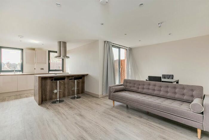 2 Bedroom Flat To Rent In Amesbury Avenue, Streatham Hill, SW2