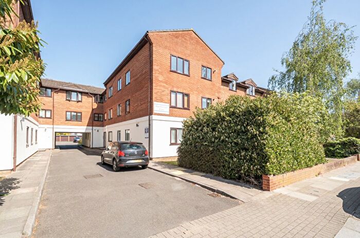 1 Bedroom Flat For Sale In Leicester Road, Barnet, EN5