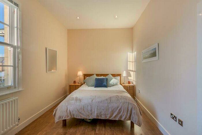 2 Bedroom Flat For Sale In Lanesborough Court, Gosforth, Newcastle Upon Tyne, NE3