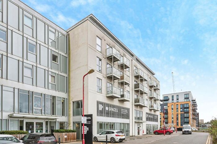 2 Bedroom Flat For Sale In Station View, Guildford, Surrey, GU1