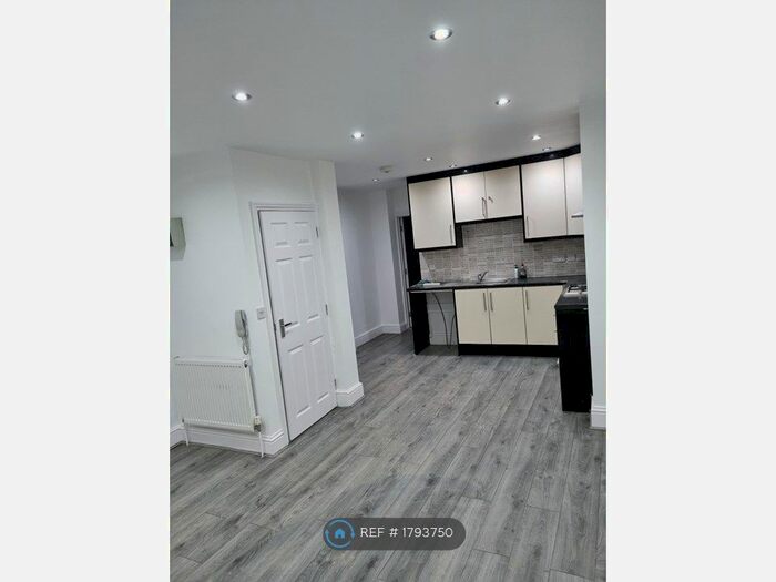 1 Bedroom Flat To Rent In Reddy House, High Wycombe, HP11