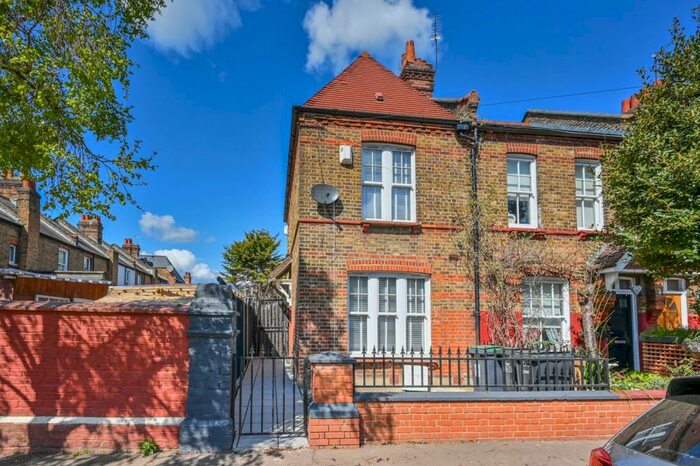 3 Bedroom House To Rent In Morley Avenue, Wood Green, London, N22