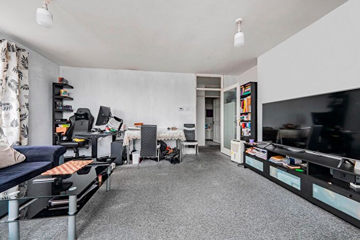 2 Bedroom Flat For Sale In Flat, Rex House, Feltham, TW13