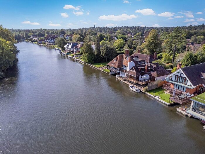 6 Bedroom Detached House For Sale In Bolney Road, Lower Shiplake, RG9
